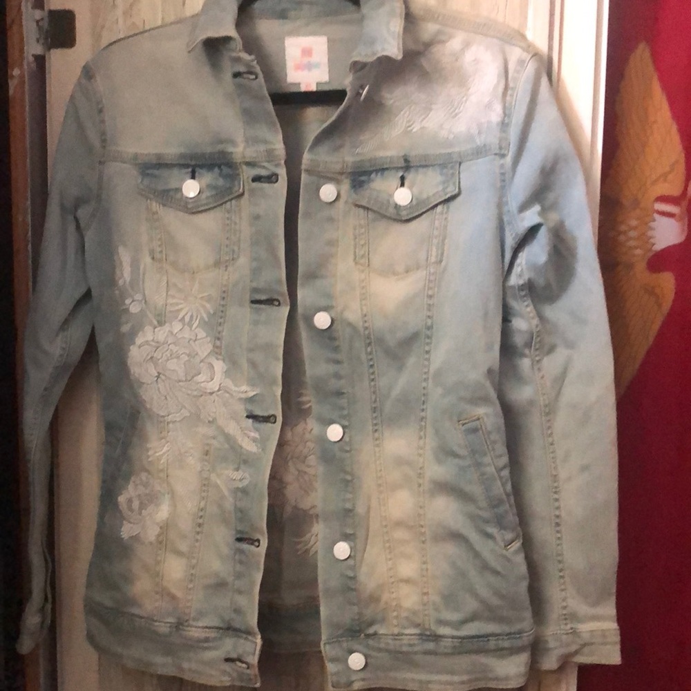 LuLaRoe denim jacket size xs (it has some stretch to it)